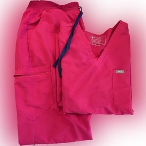 Figs set for sale!! just don’t fit me anymore, a small pen mark on the joggers!